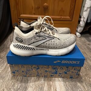 Brooks Womens Glycerin Stealth Fit 20 Gray Running Shoes Womens 8.5